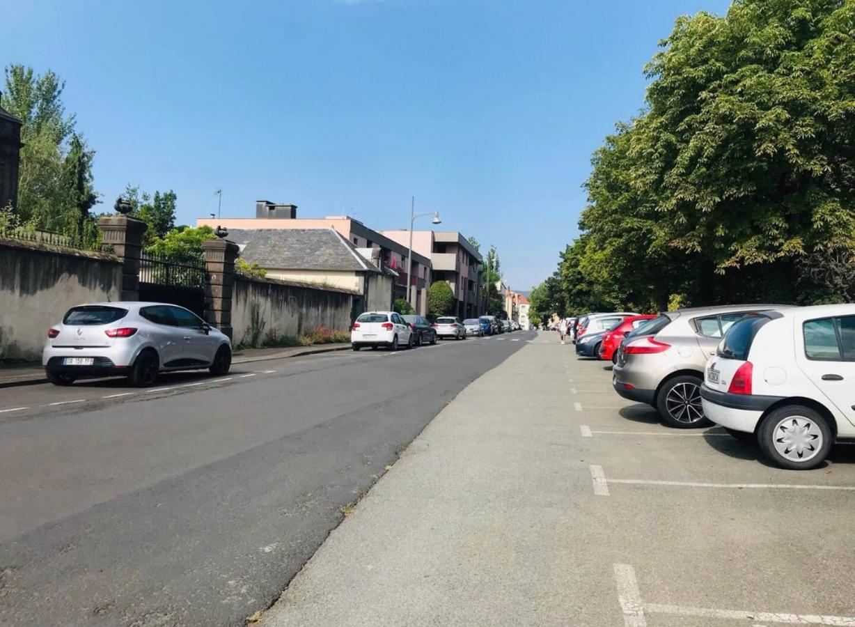 דירות Location F1 Neuf Centre Historique ריום מראה חיצוני תמונה
